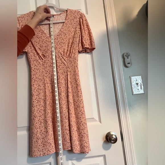 Peach Floral V-Neck Puff Sleeve Mini Dress With Tie/Belt Waist - Size L - Picture 6 of 8